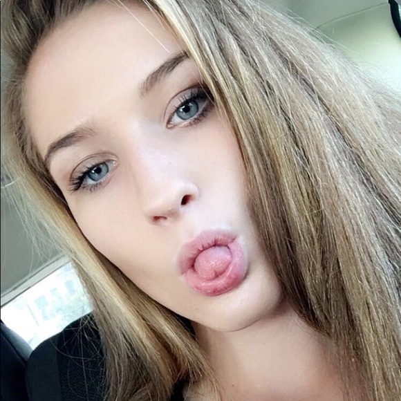 Profile Picture of Melissa Forster (@melrae0827) on Poshmark