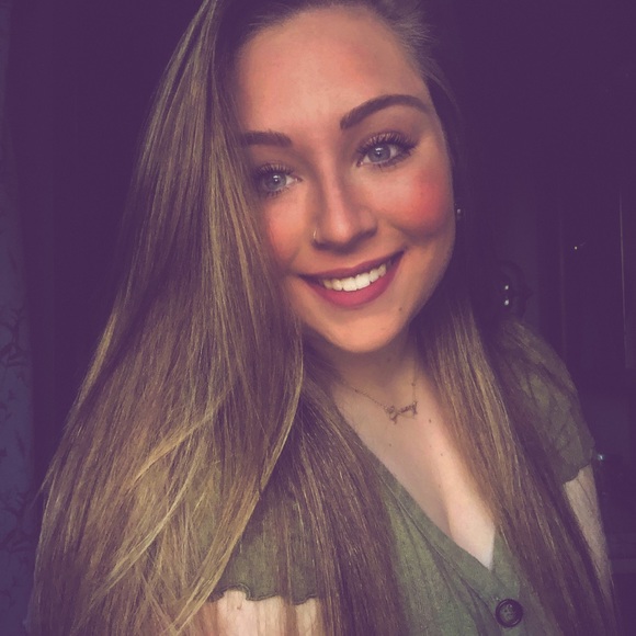 Profile Picture of Grace Veracka (@g_veracka) on Poshmark