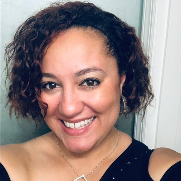 Profile Picture of Amy Hull (@aehull6) on Poshmark