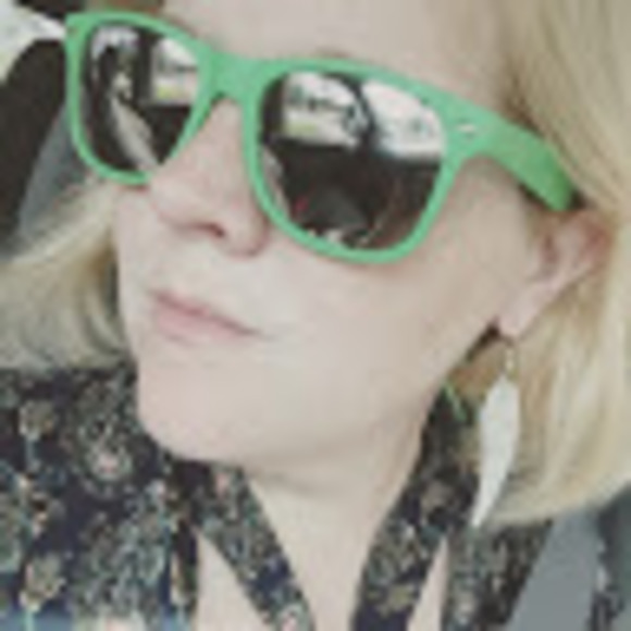 Profile Picture of Lindsey Gurganious (@lgurganious) on Poshmark