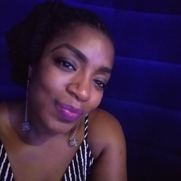 Profile Picture of Mela Furgerson (@melamae80) on Poshmark