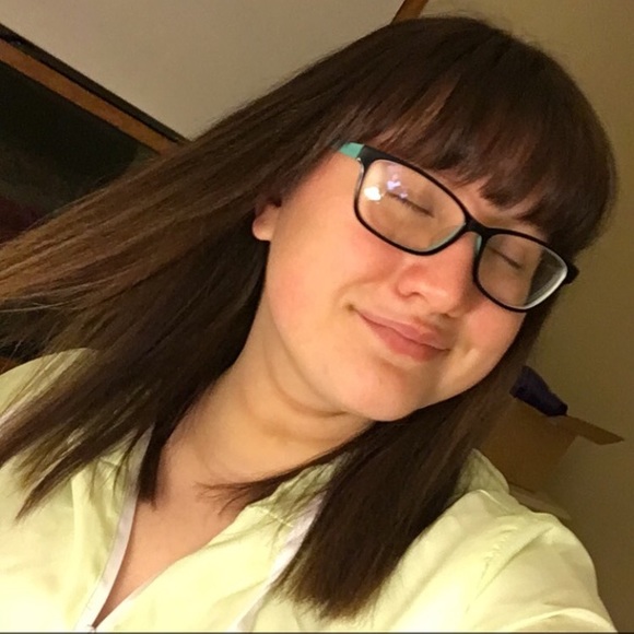 Profile Picture of Andrea Tocher (@lilanne_cpr) on Poshmark