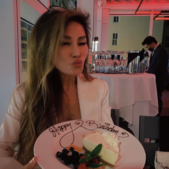 Profile Picture of Ck Jakobsson (@cynthia_kang) on Poshmark