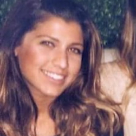 Profile Picture of Jillian English (@jenglish8213) on Poshmark