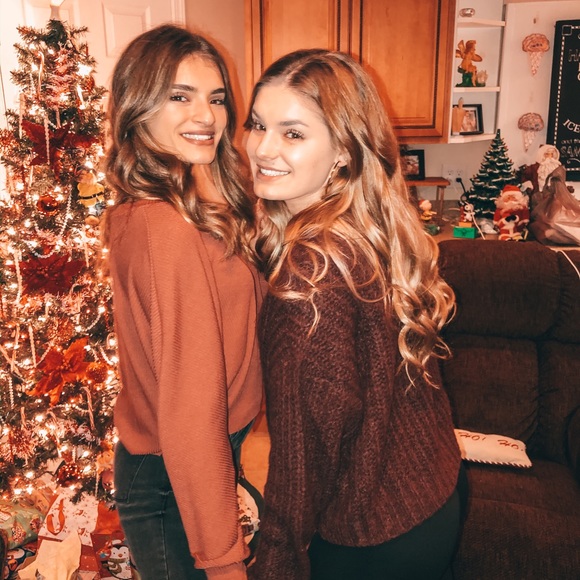 Profile Picture of Veronica Detota (@roniadetota) on Poshmark