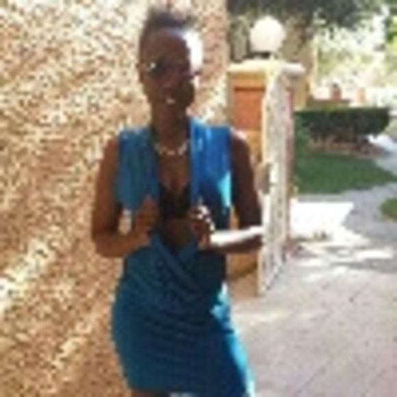 Profile Picture of Viola Manning (@vmanning1983) on Poshmark