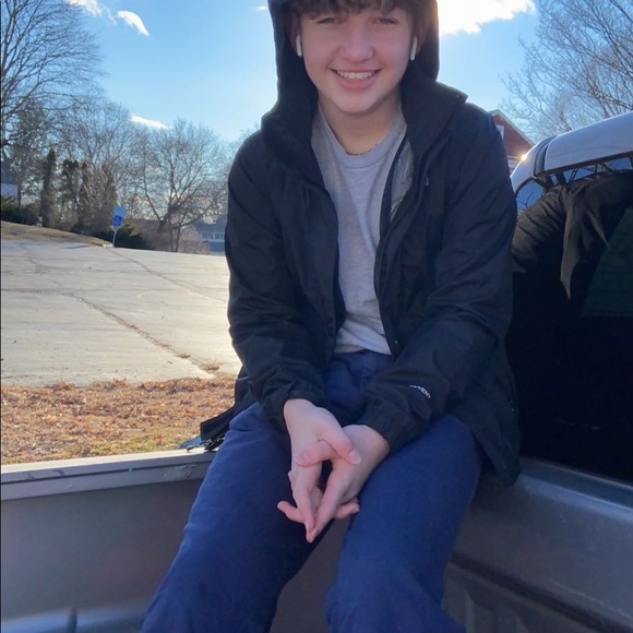Profile Picture of Jacob Gendron (@jacob_gendron) on Poshmark
