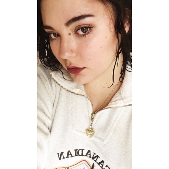 Profile Picture of Ali Clapier (@aliclapier) on Poshmark