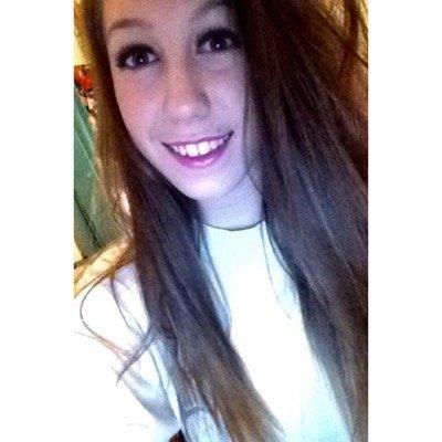 Profile Picture of Emily Huxtable (@l0vingrihanna) on Twitter