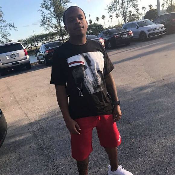 Profile Picture of Drexel Lindsey (@djmone305) on Poshmark