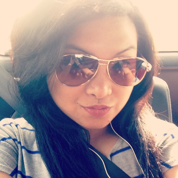 Profile Picture of Louella Lledo (@lou_wellaaa) on Poshmark