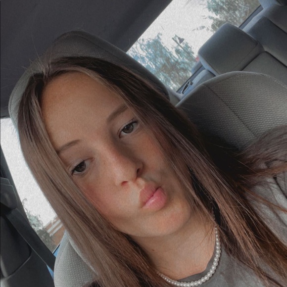 Profile Picture of Brianna Erikson (@briannaerikson_) on Poshmark