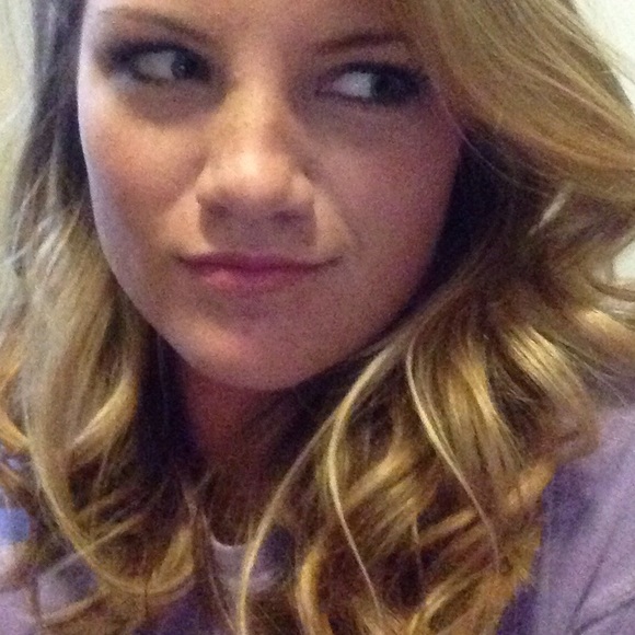 Profile Picture of Taylor Rodgers (@tayroooe) on Poshmark