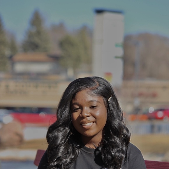 Gina Damis - Poshmark Profile Picture of Gina Damis (@xxrxggie) on Poshmark