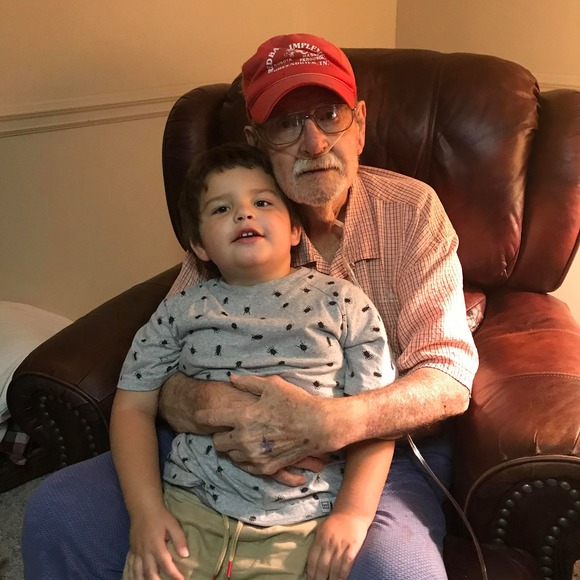 Profile Picture of Holly Scott (@hbarnes185) on Poshmark