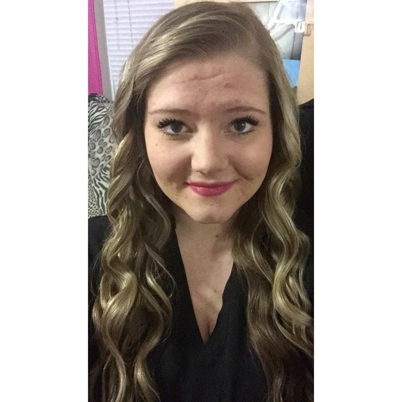 Profile Picture of Samantha Travis (@samswthrt1221) on Poshmark