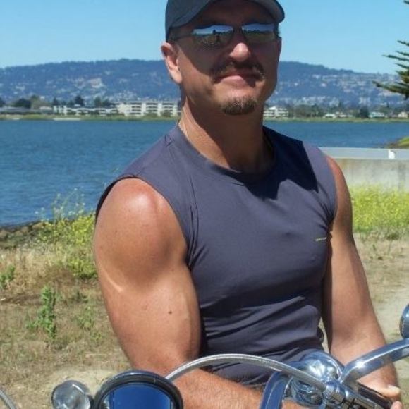 Profile Picture of Michael Oyen (@michaeloyen) on Poshmark