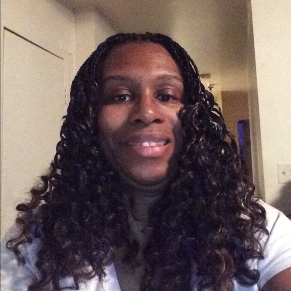 Profile Picture of Vicky Richardson (@ladiev164) on Poshmark