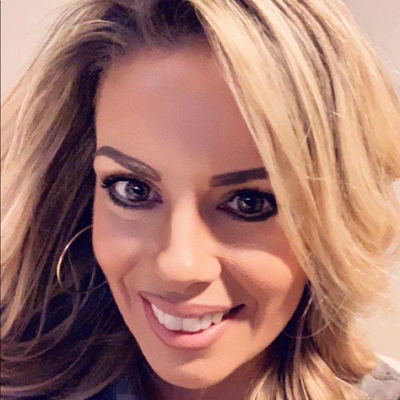 Profile Picture of Kimberly Navarrete (@knav541) on Poshmark