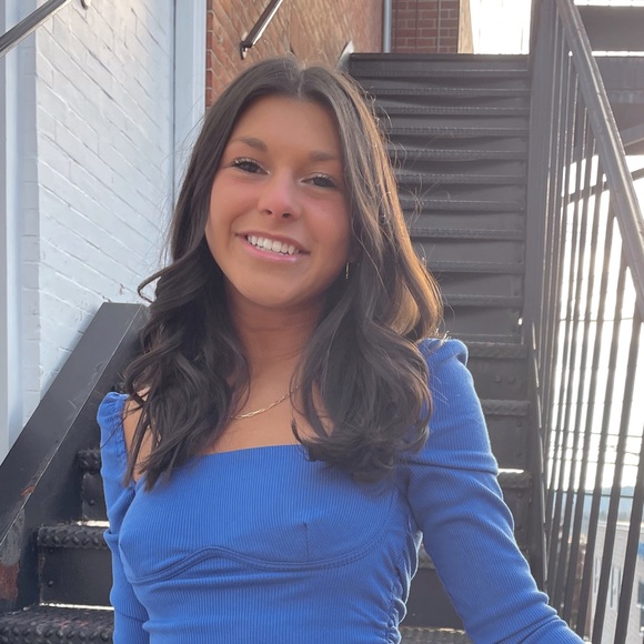 Profile Picture of Hope Wolfe (@hopeyyyy2828) on Poshmark