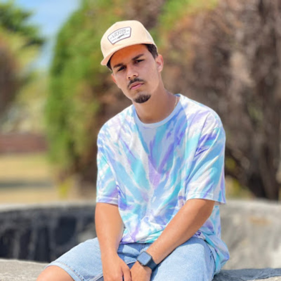 Profile Picture of Fernando Fernández (@fernando1010jfe) on Poshmark