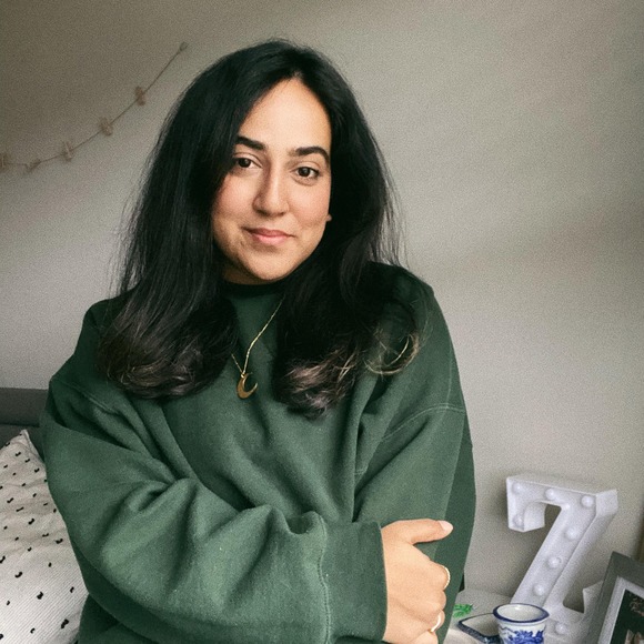 Profile Picture of Zobia Ahmad (@zobiaaahmad) on Poshmark