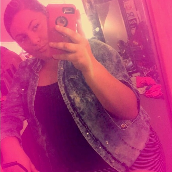 Profile Picture of Gianna Villecco (@gianna1236) on Poshmark
