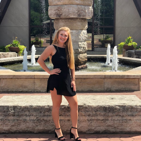 Profile Picture of Jessica Huffman (@jessicahuffm348) on Poshmark