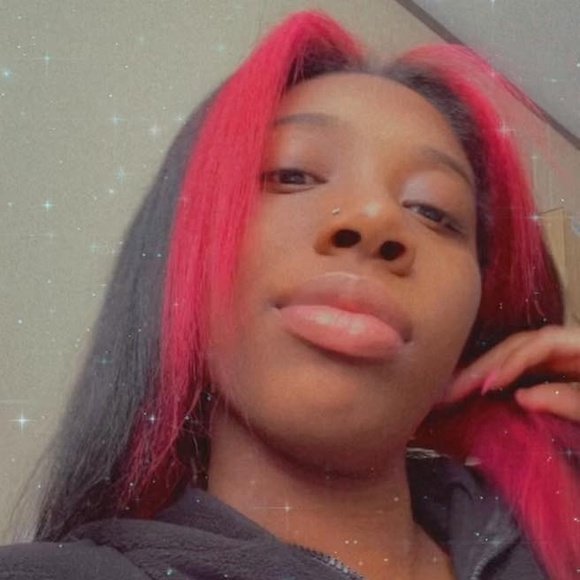 Profile Picture of Chardae Pearson (@ccpears42) on Poshmark