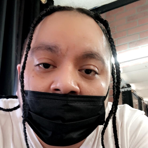 Profile Picture of Mark Molina (@markmolina) on Poshmark