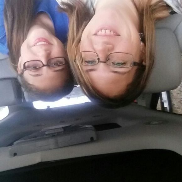 Profile Picture of Amanda Pelican (@imapelican) on Poshmark