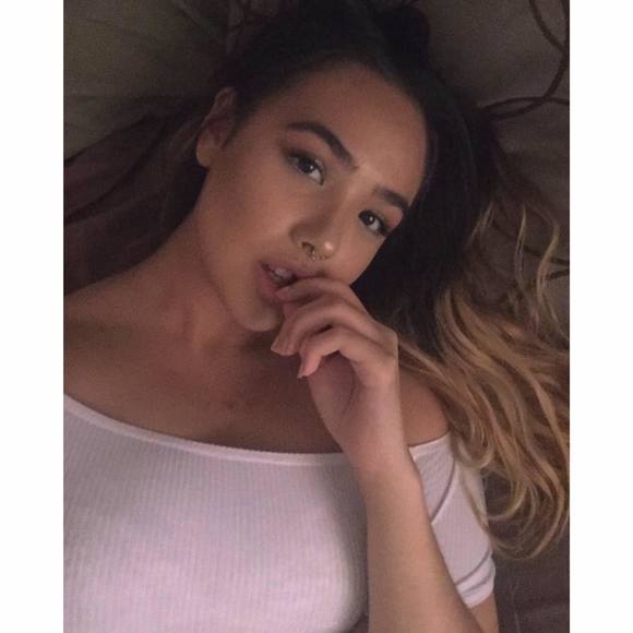 Profile Picture of Kira Corsi (@corsillini) on Poshmark