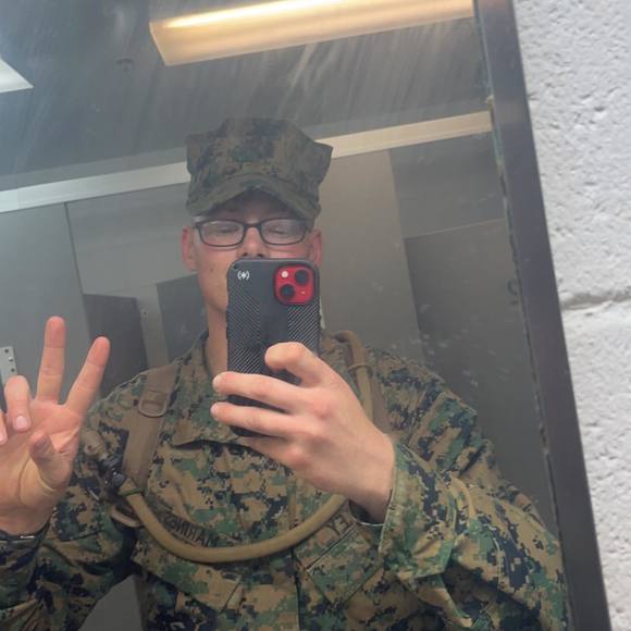 Garritt Riley - Poshmark Profile Picture of Garritt Riley (@garrittriley) on Poshmark