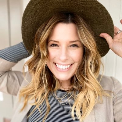 Profile Picture of Carrie Locklyn (@CarrieLocklyn) on Twitter