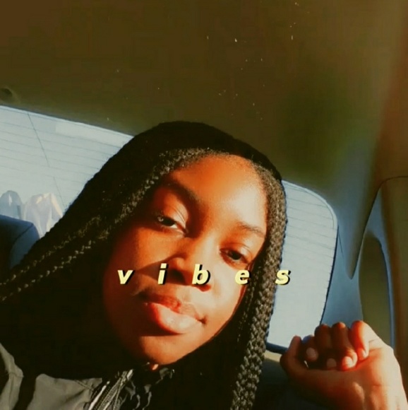Profile Picture of Nyree Damis (@nyreedamis) on Poshmark