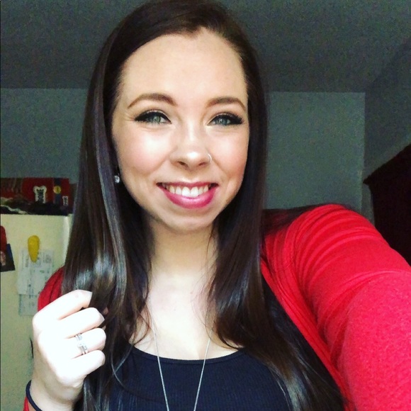 Profile Picture of Alex Vanbebber (@akv1196) on Poshmark