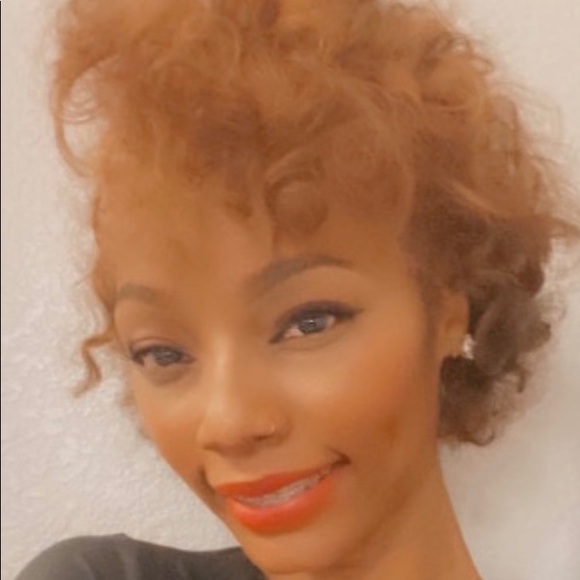 Profile Picture of Bria Holt (@breanaholt) on Poshmark