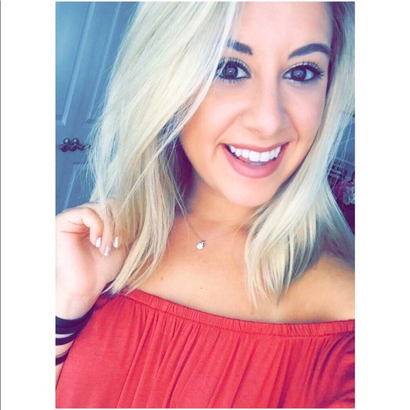 Emilie Cecere - Poshmark Profile Picture of Emilie Cecere (@emilie824) on Poshmark