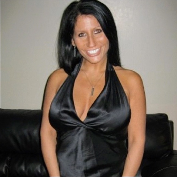 Profile Picture of Danielle Kumar (@daniellekumar) on Poshmark