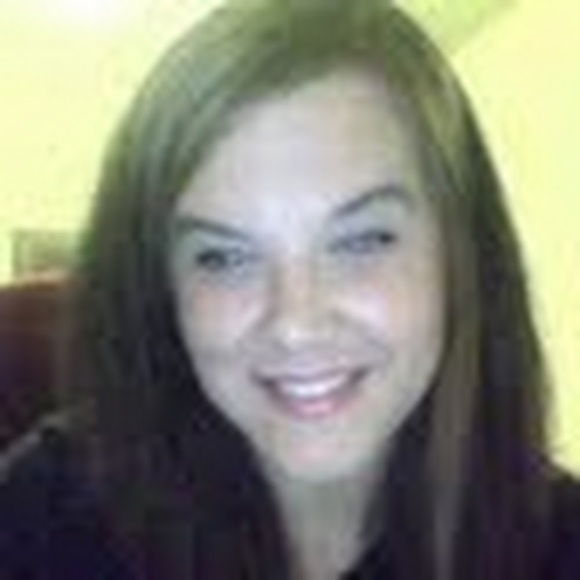 Profile Picture of Amanda Fouts (@amanda_fouts) on Poshmark