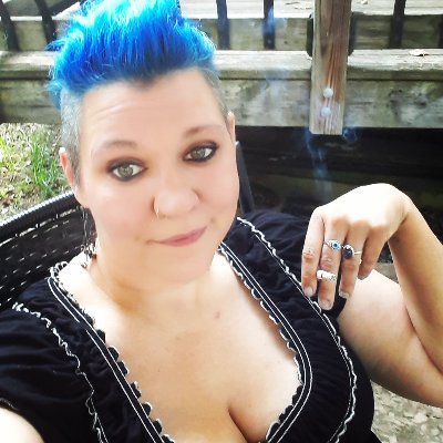 Profile Picture of April Rain (@sugarmag418) on Twitter