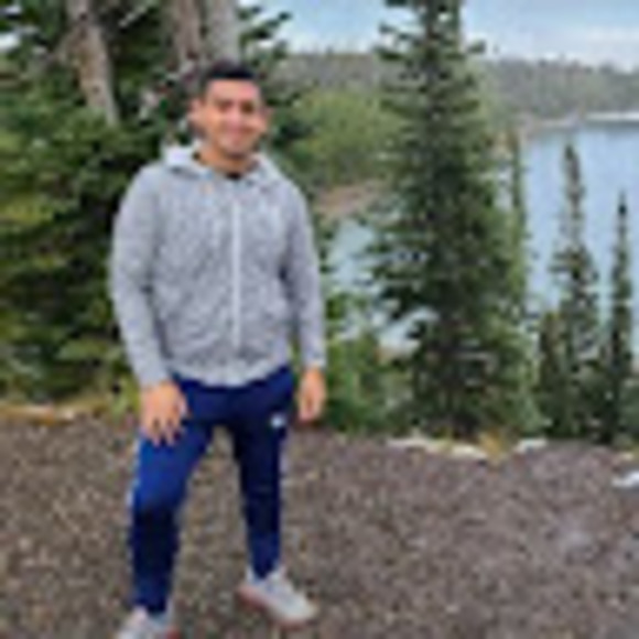 Profile Picture of Luis Enrique (@luisenrique622) on Poshmark