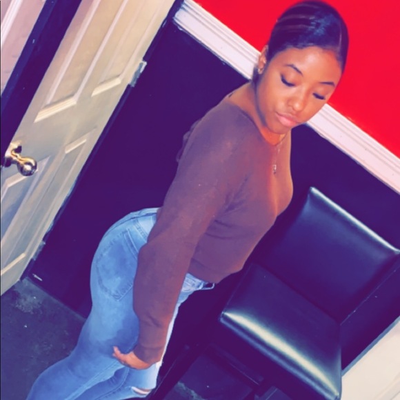 Profile Picture of Angellyn Vigier (@angellynvigier) on Poshmark