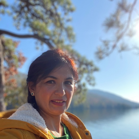 Profile Picture of Mehrin Sarfaraz (@mehrin11) on Poshmark