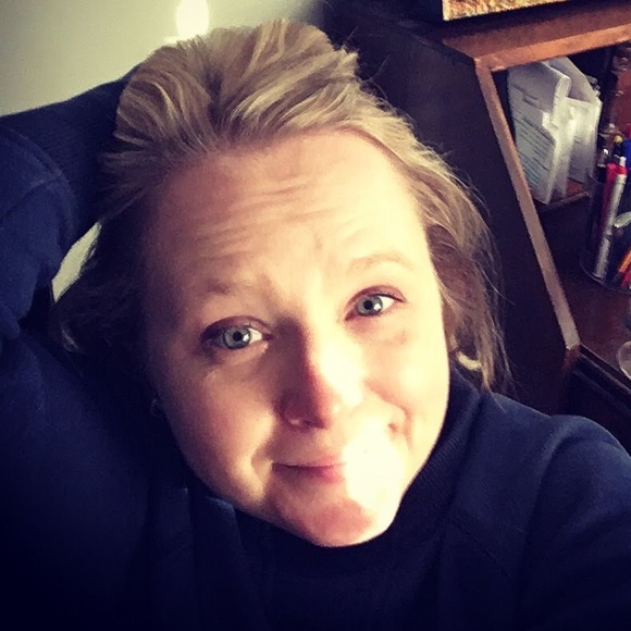 Profile Picture of Andrea Fleischhauer (@andiefleisc) on Poshmark