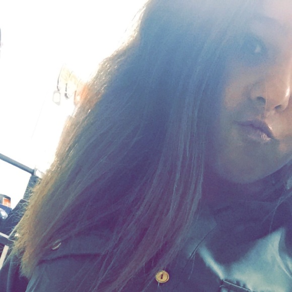 Profile Picture of Danielle Holic (@danielleee_xoxo) on Poshmark