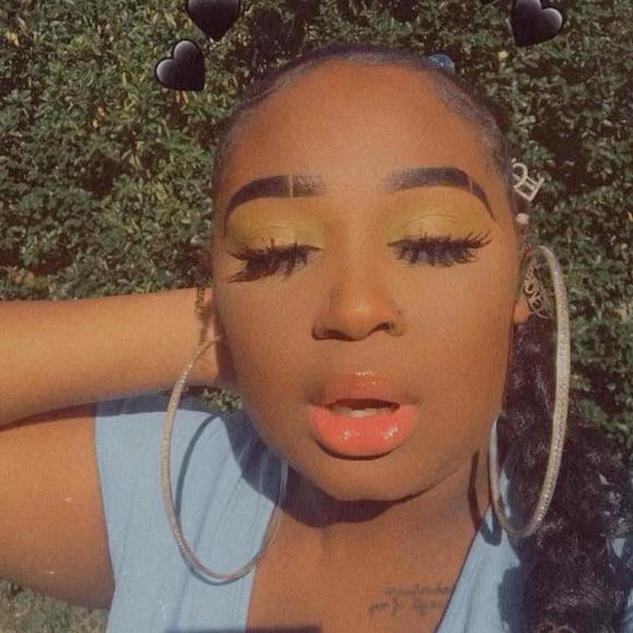 Profile Picture of Maya Mcclain (@xmaya16x) on Poshmark