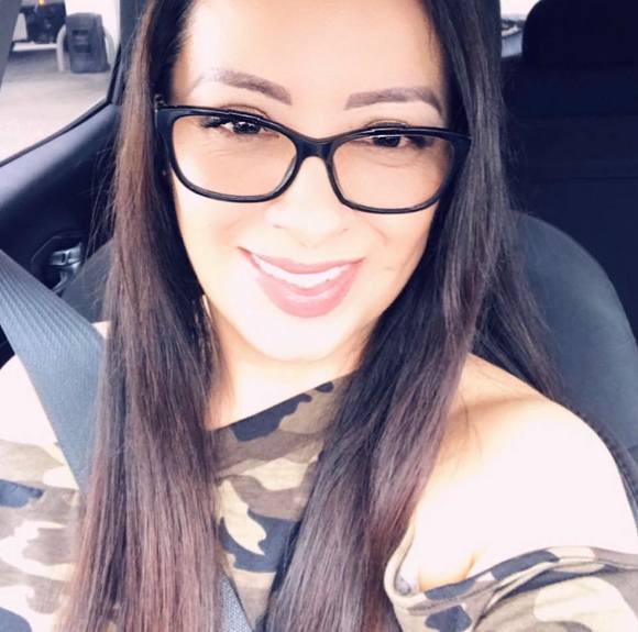 Profile Picture of Laura Cordova (@laura_lala_18) on Poshmark