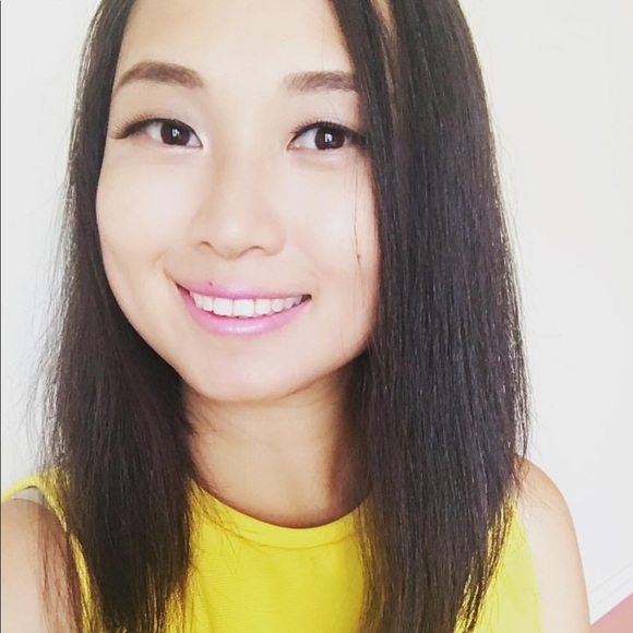 Profile Picture of Yan Zheng (@yjij0928) on Poshmark