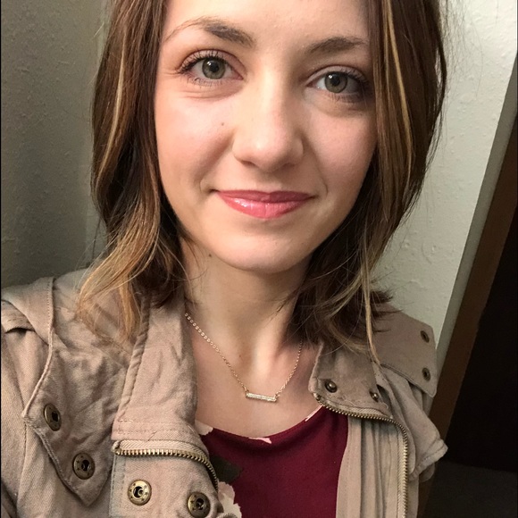 Profile Picture of Alisha Wersal (@alishawersal) on Poshmark
